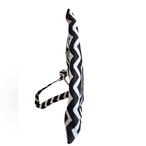 WISCONSIN BADGERS Handmade Chevron Red, White, & Black Canvas Bag Hand Crafted - Picture 7 of 9